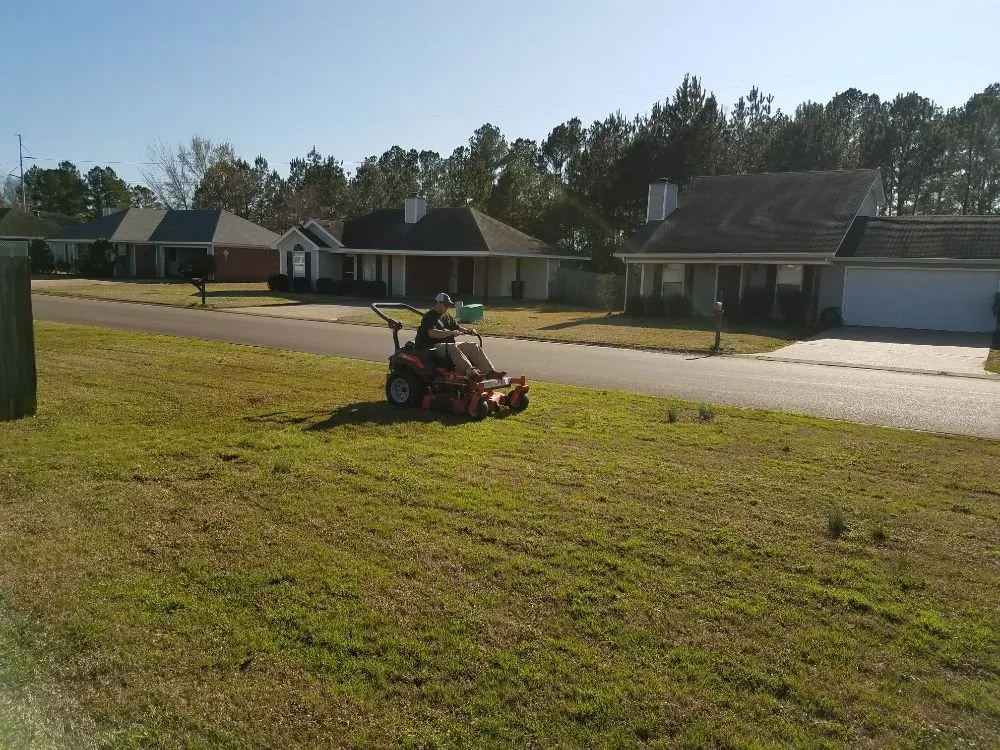 Expert lawn mowing service experts serving Brandon, MS - F&H Lawn Service