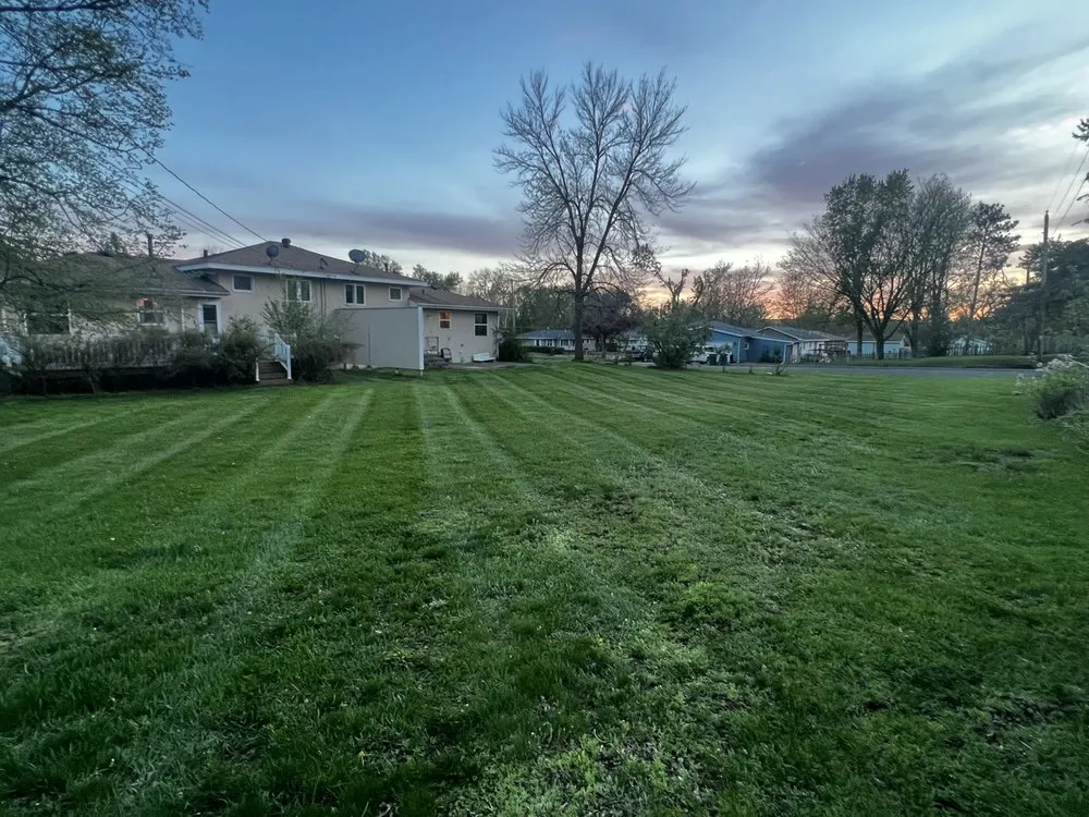 Top-rated lawn mowing service in Somerset, WI - Fid Lawn Care