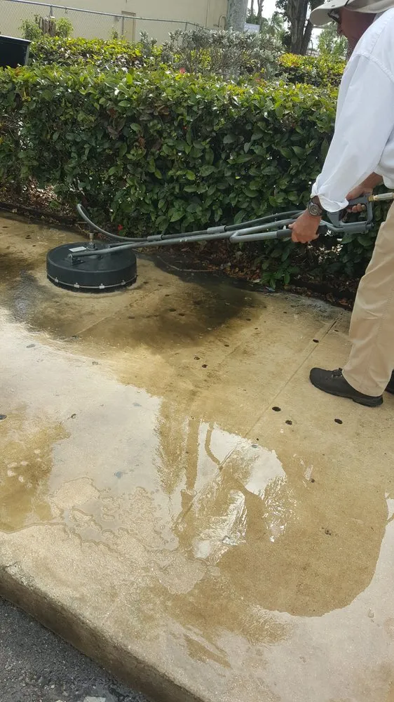 Top-rated lawn care service experts serving Coral Springs, FL - Fidelity Power Washer Multi Services Company