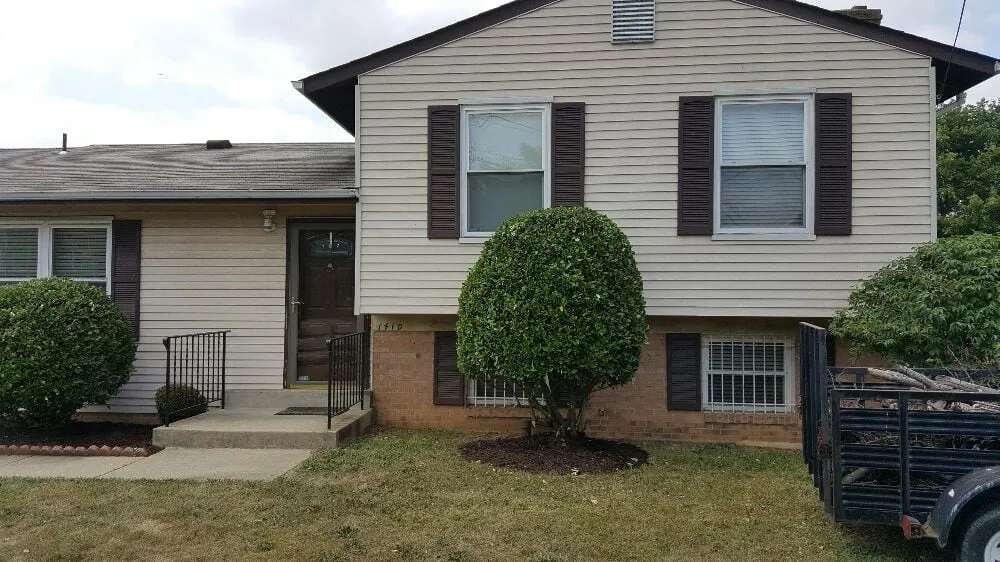 Professional yard maintenance near you in Oxon Hill, MD by Field of Dreams Landscaping