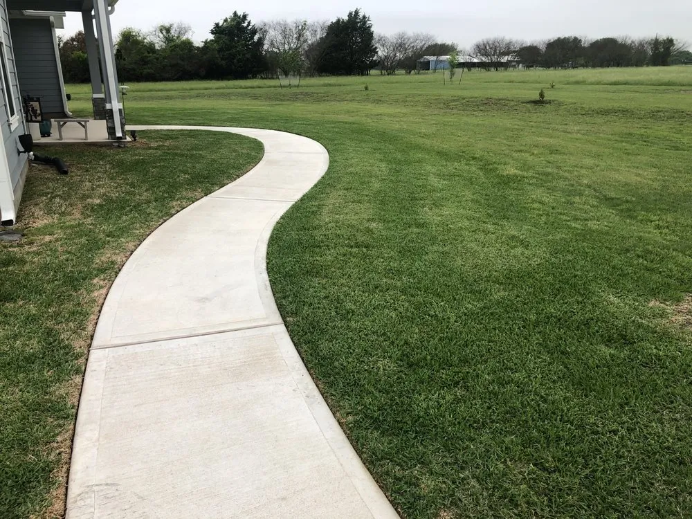 Expert yard maintenance near you in Brenham, TX by Fielding’s Lawn Care