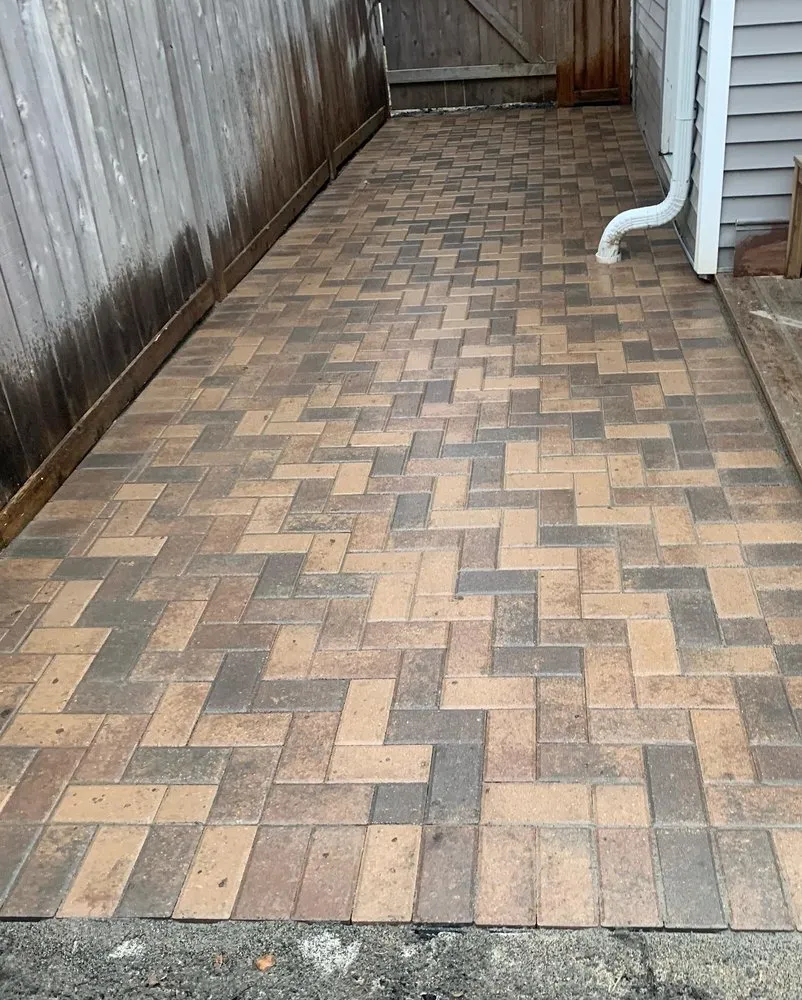 Affordable landscaping services for residential properties in Streamwood, IL by Figueroa Brick and Paving