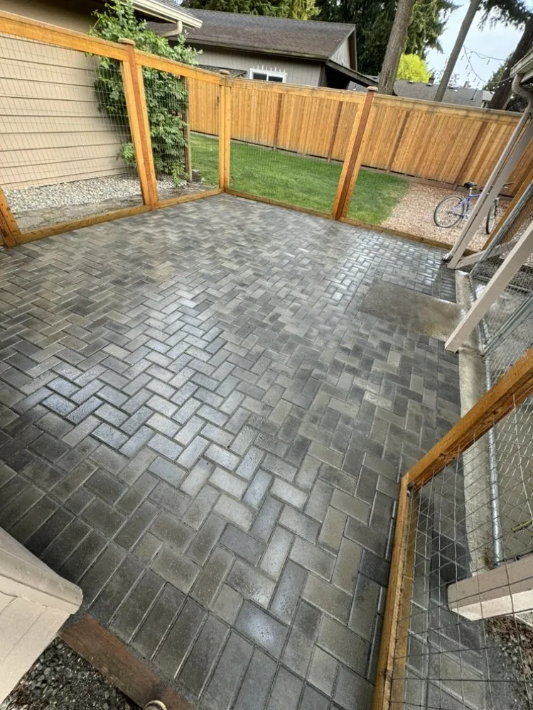 Professional landscaping services for homes in Everett, WA by Figueroa Landscaping