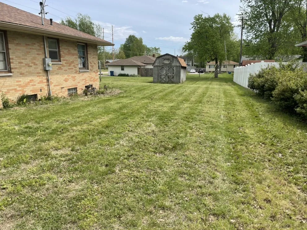 Top-rated lawn mowing service in Bethalto, IL - Files Outdoor Services