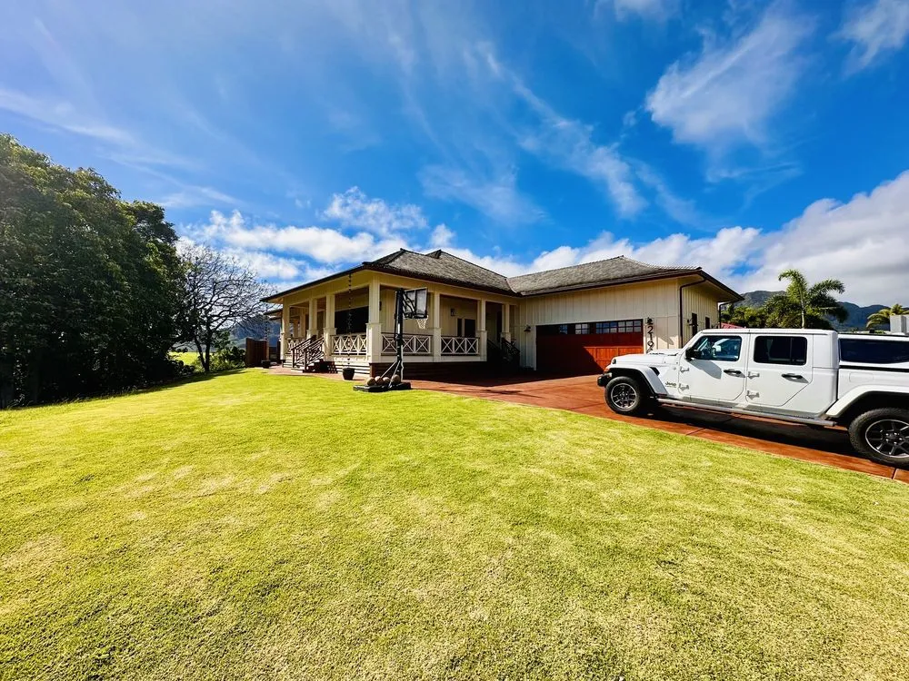 Top-rated lawn care service for beautiful yards in Kapaa, HI by Final Touch