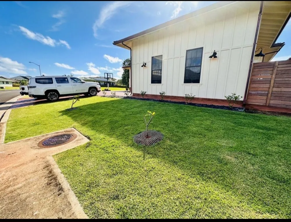 Professional yard cleanup service experts serving Kapaa, HI - Final Touch