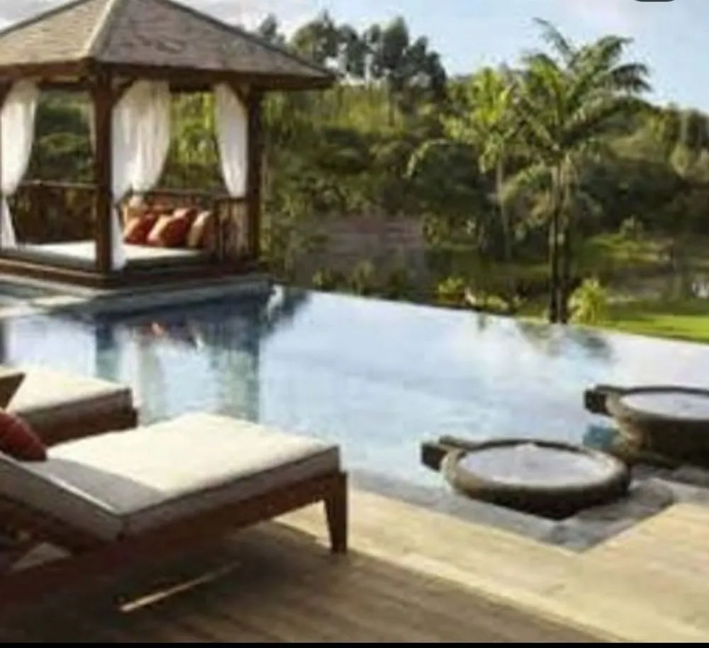 Affordable yard cleanup service in Kapaa, HI by Final Touch