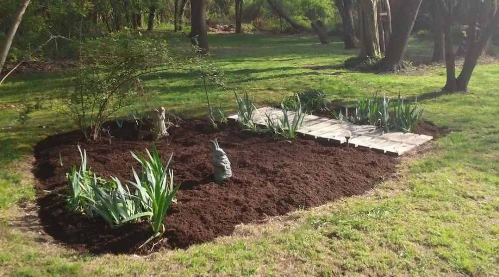 Local yard cleanup service in Glen Burnie, MD - Final Touch Landscaping And Hauling