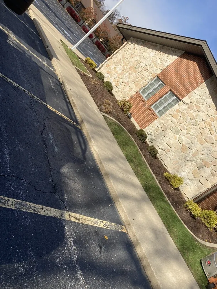 Expert landscaping services for year-round maintenance across Fort Wayne, IN - Finchers Services