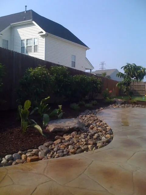 Top-rated garden landscaping in Virginia Beach, VA by Fine Edge Lawn & Landscaping