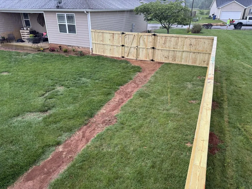 Professional lawn care service experts serving Bowling Green, KY - Fine Line Fencing & landscaping