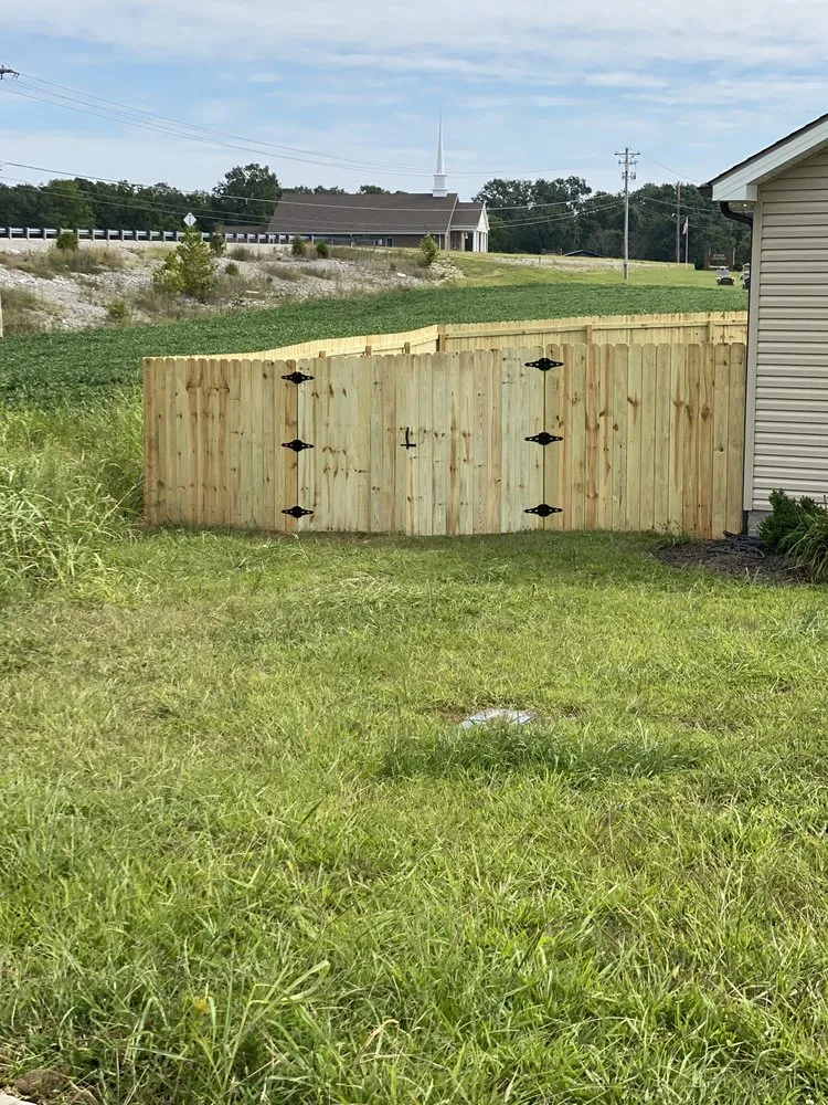 Custom yard cleanup service experts serving Bowling Green, KY - Fine Line Fencing & landscaping