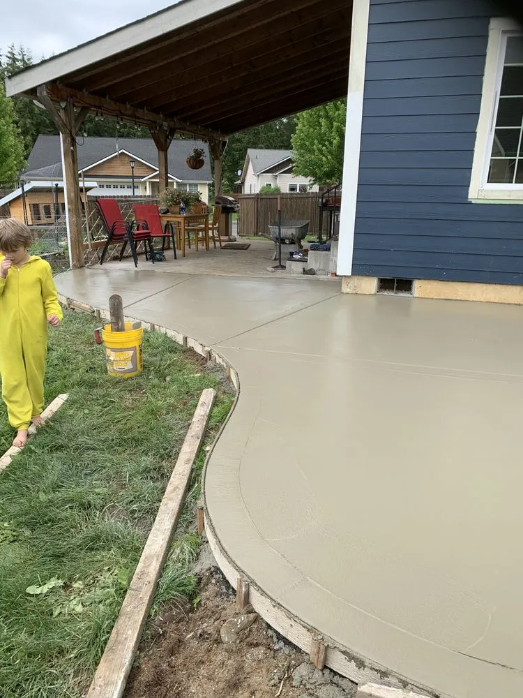 Expert garden landscaping with custom design in Vader, WA by Finepolo Construction & Restoration