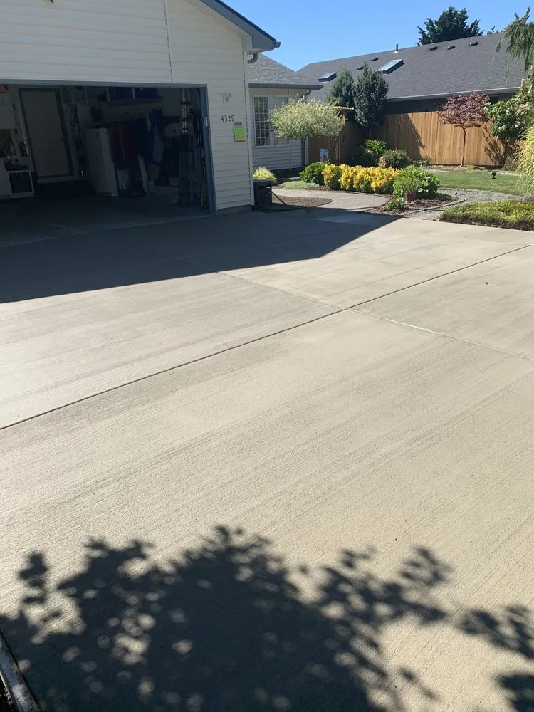 Top-rated lawn care service in Vader, WA by Finepolo Construction & Restoration