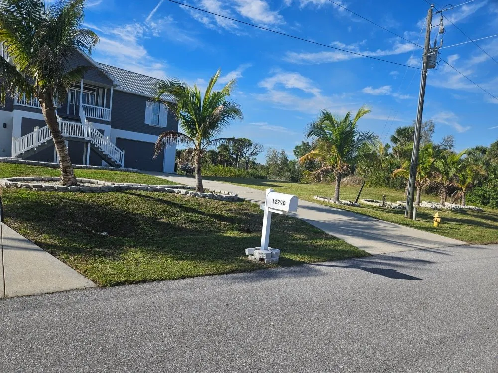 Affordable landscaping services in Port Charlotte, FL - Finest Cuts LLC