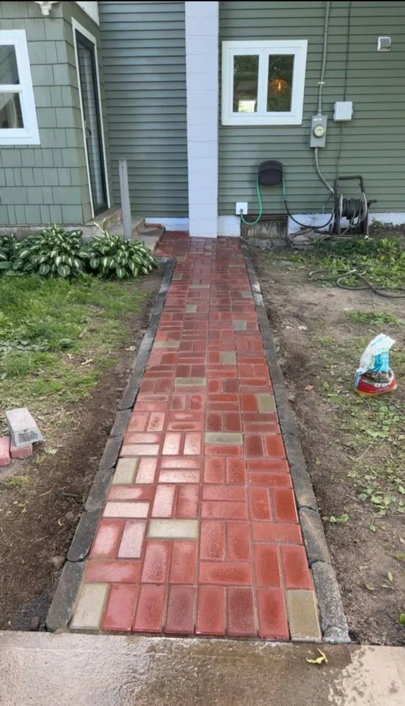 Expert garden landscaping experts serving Syracuse, NY - Fingerlakes Landscape