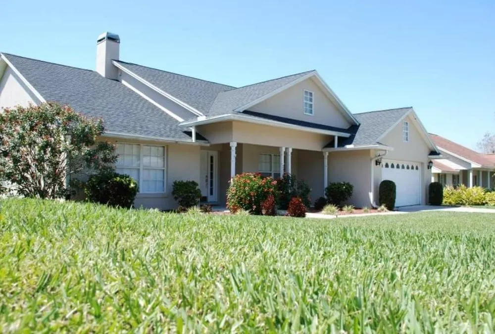 Reliable yard cleanup service for homes in Lakeland, FL by First Choice Lawn and Landscaping
