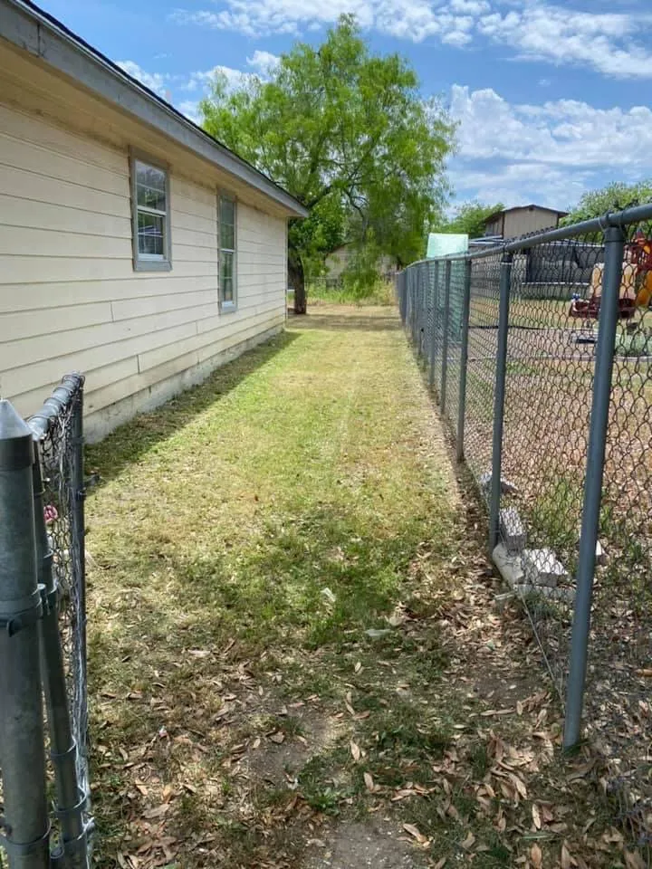 Trusted yard cleanup service experts serving San Antonio, TX - First Choice Lawn