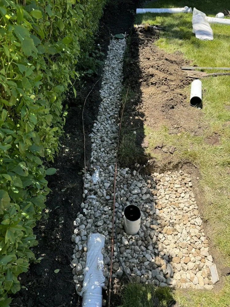 Expert yard maintenance in North Chicago, IL by First choice