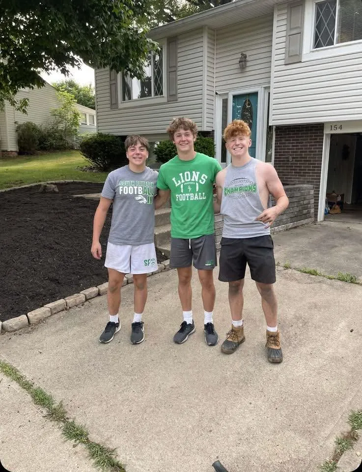 Top-rated yard cleanup service in Bridgeville, PA - First Class Home and Lawncare