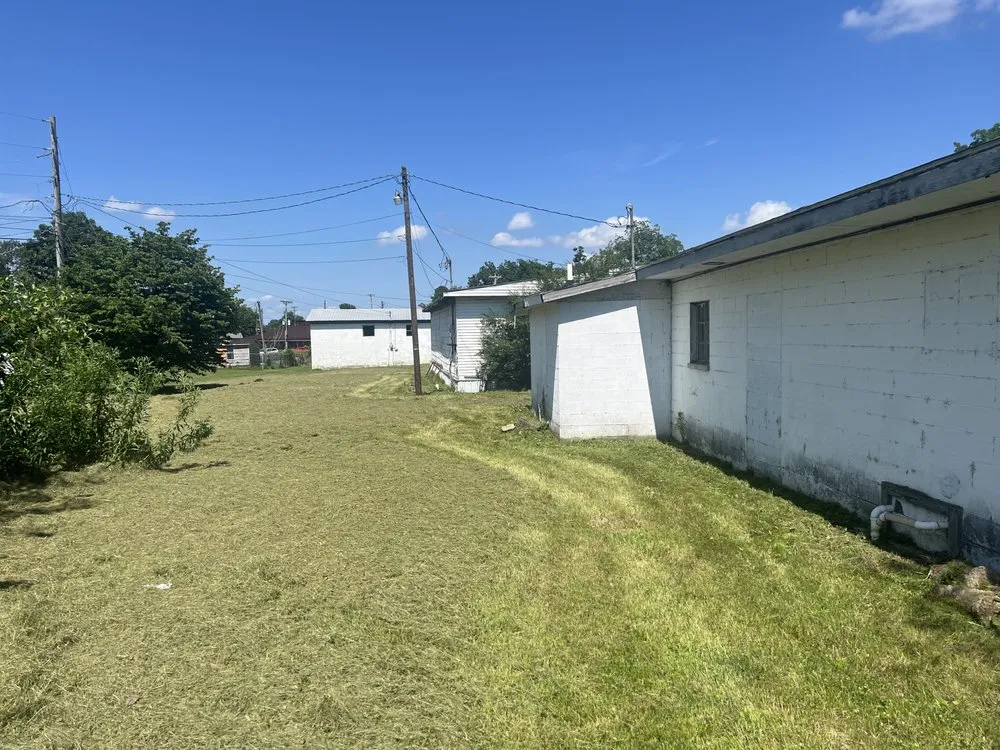 Trusted lawn mowing service in Hickman, KY - First Class Lawncare