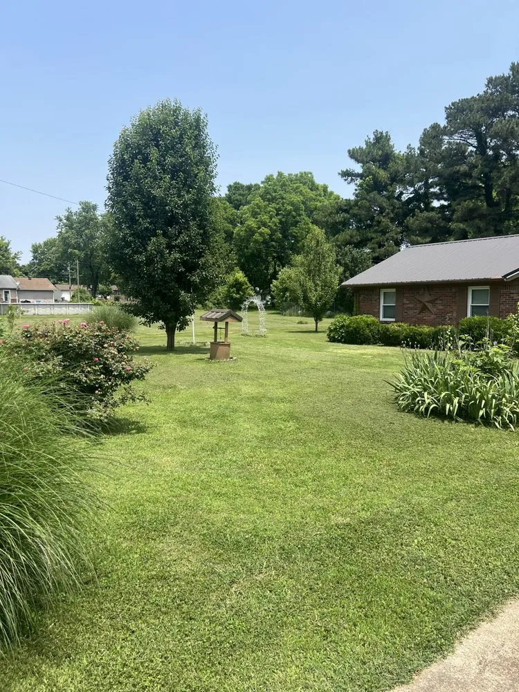 Custom lawn mowing service experts serving Hickman, KY - First Class Lawncare