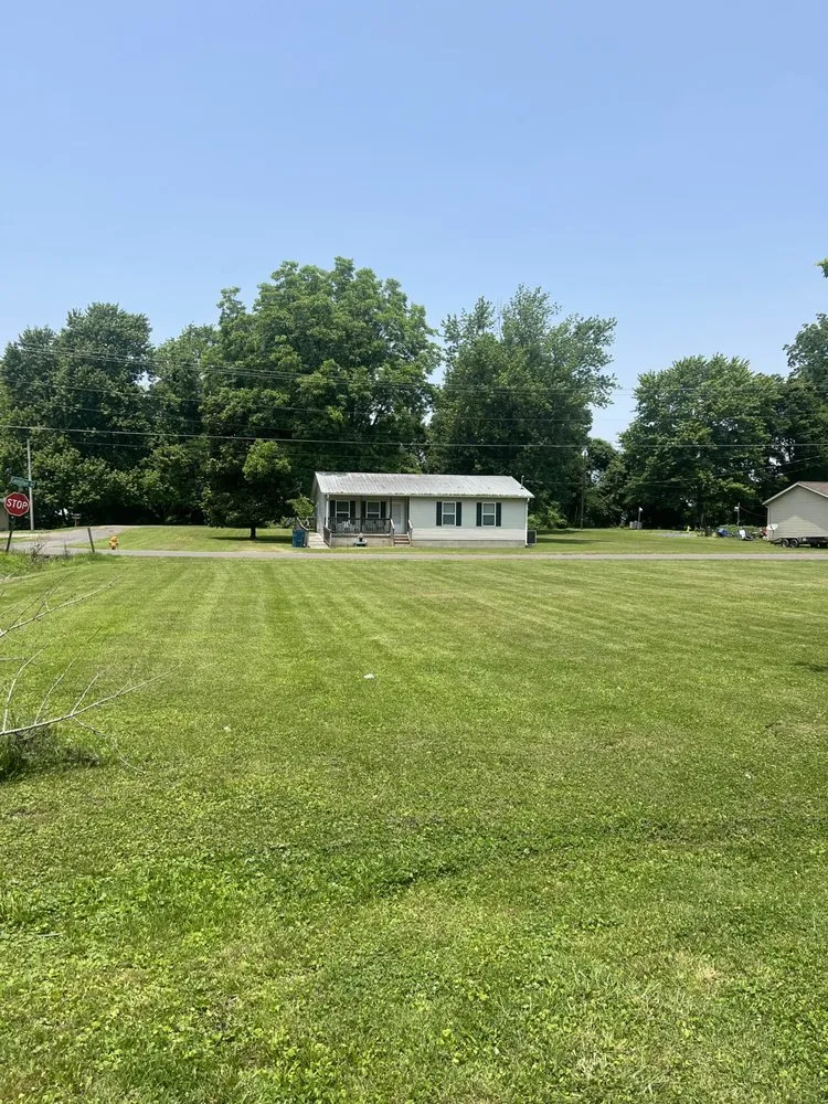 Expert lawn care service experts serving Hickman, KY - First Class Lawncare