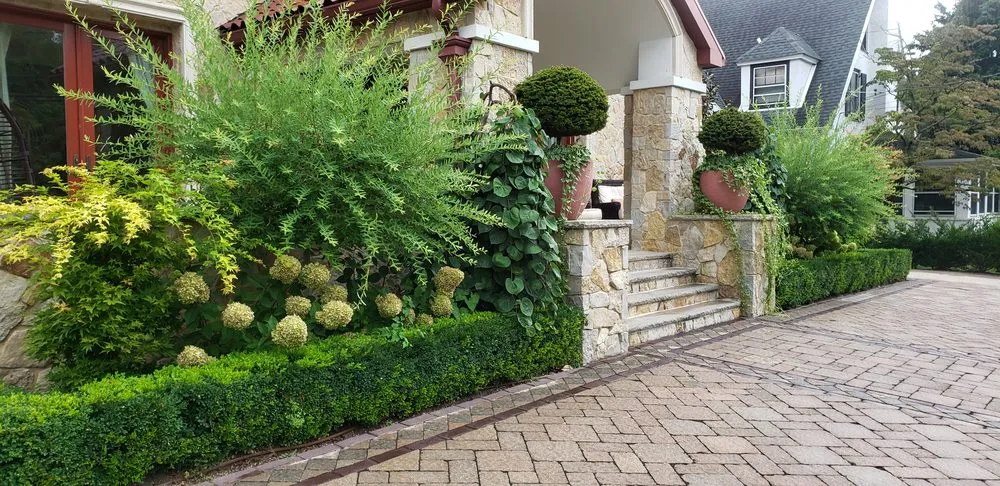 Custom landscaping services experts serving Woodmere, NY - First in class landscape