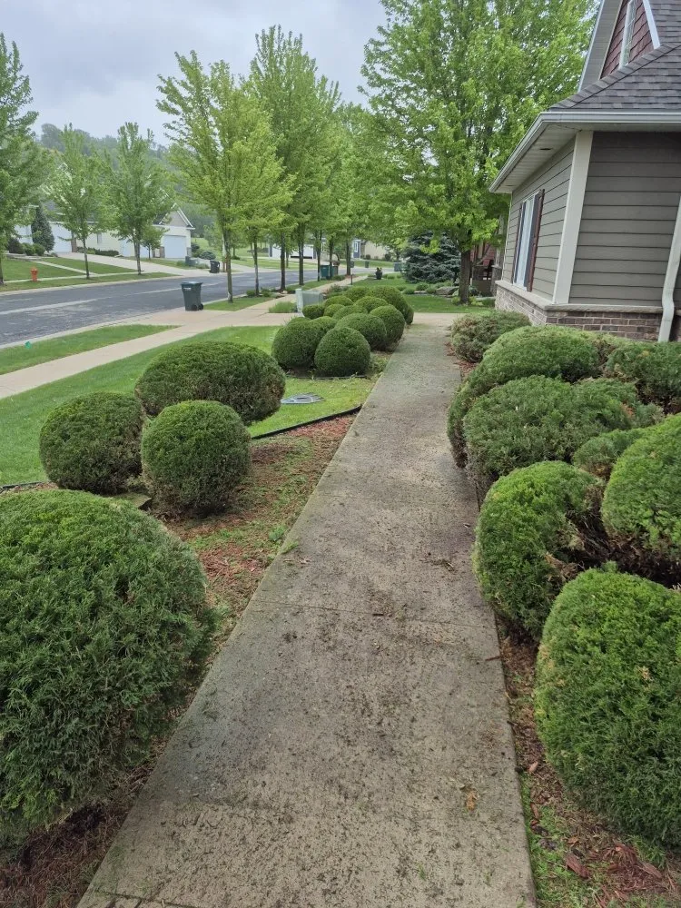 Trusted yard maintenance with custom design across Rochester, MN - Fischers Outdoor Services