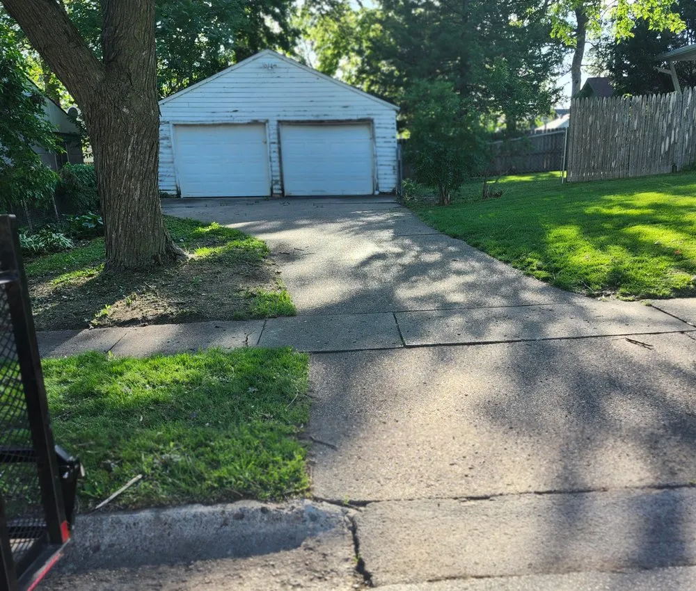 Affordable yard maintenance for beautiful yards in Urbandale, IA by Fitz Lawn Care