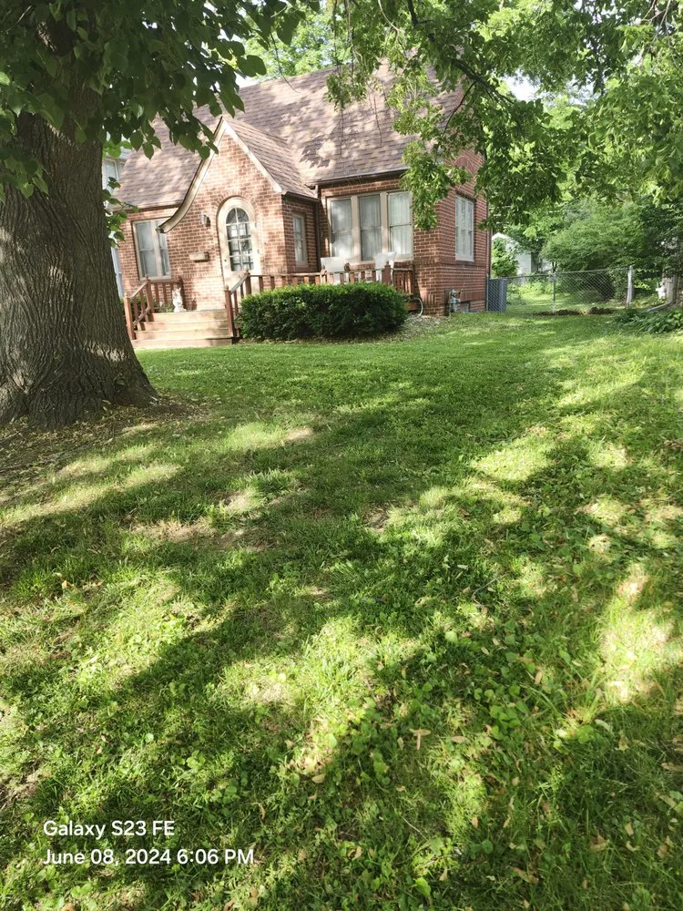 Professional yard maintenance experts serving Urbandale, IA - Fitz Lawn Care