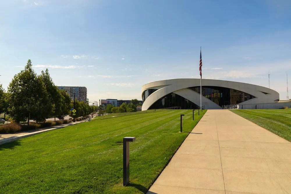 Local lawn care service experts serving Reynoldsburg, OH - Five Seasons Landscape