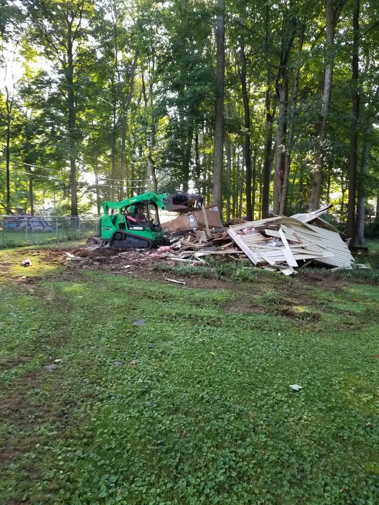 Local yard cleanup service experts serving West Carrollton, OH - Five Seasons