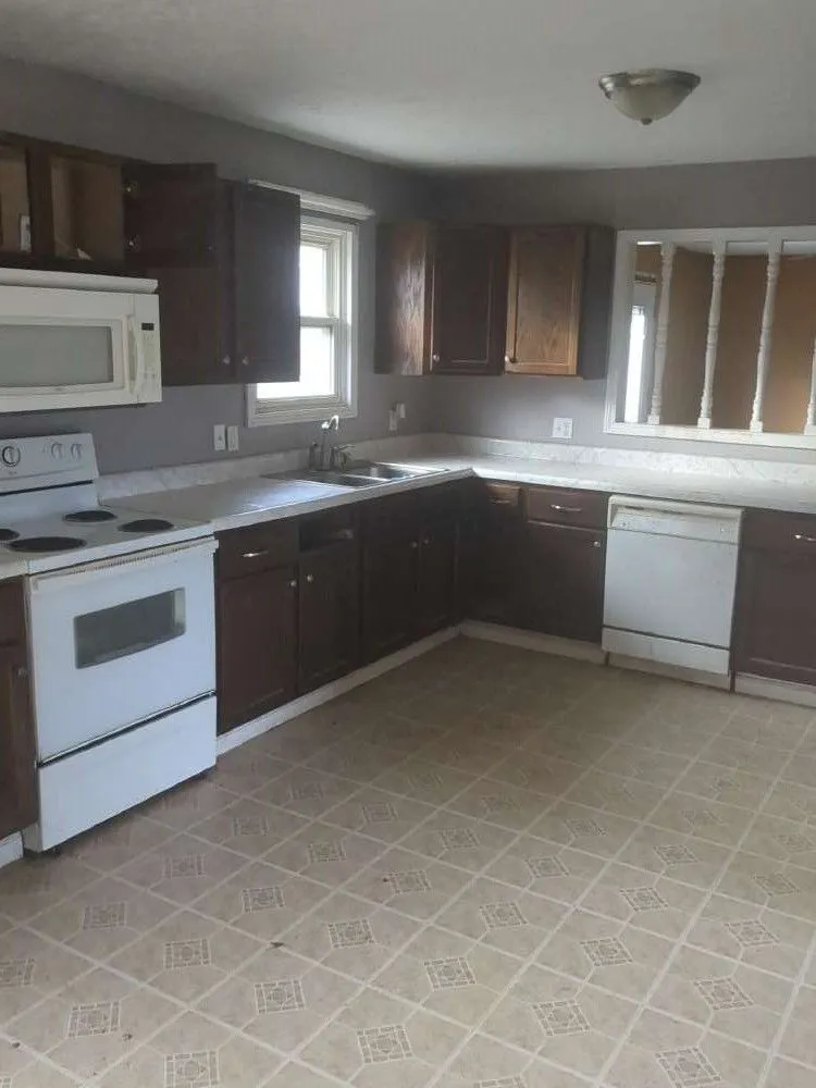 Affordable yard cleanup service for year-round maintenance across Jackson, TN - Five Star Field Service