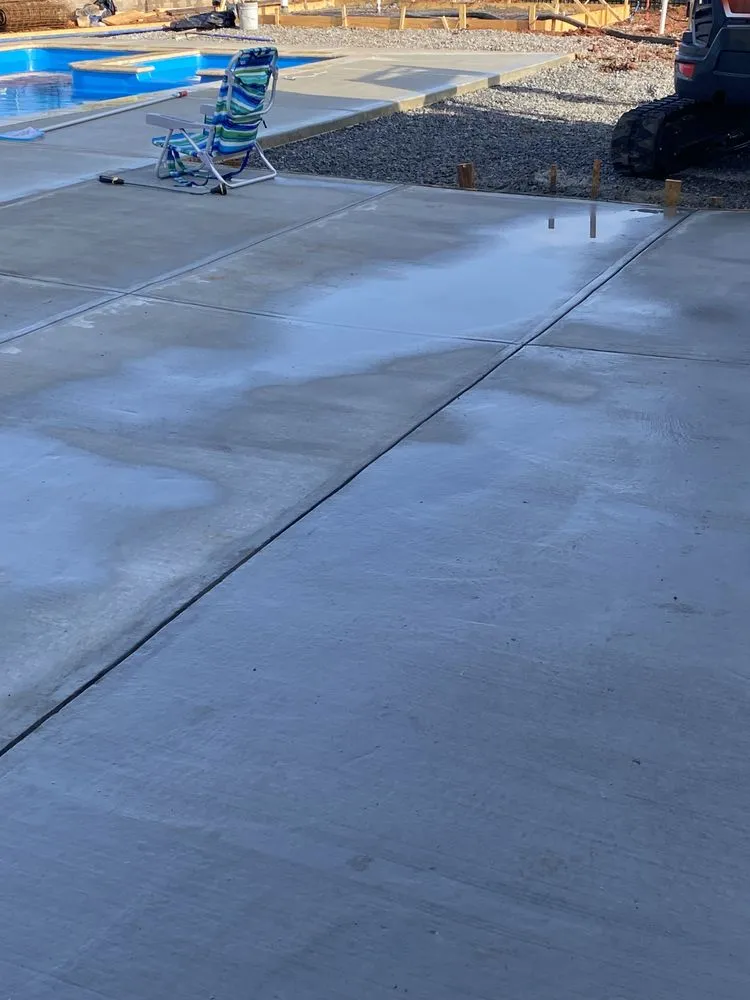 Local yard cleanup service for residential properties in Fayetteville, TN by Five Star Lawn and Landscaping