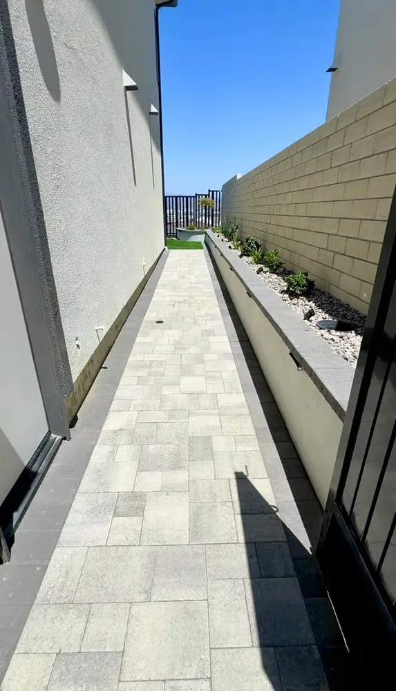 Local yard maintenance for beautiful yards in Los Angeles, CA by Five Stars Builders