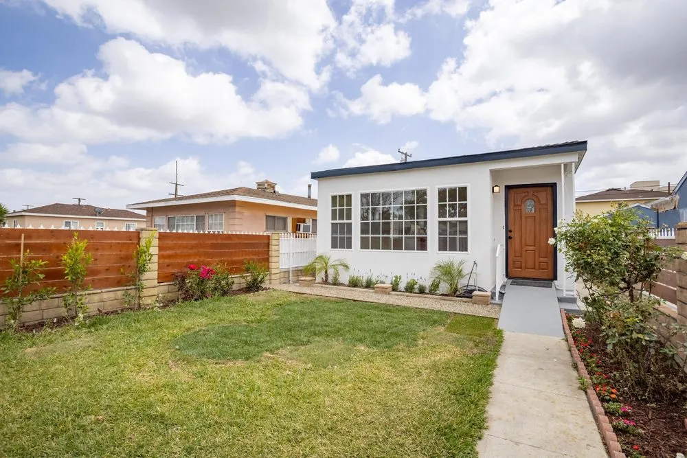 Local lawn mowing service for homes in Hawthorne, CA by Fix It Up Handyman