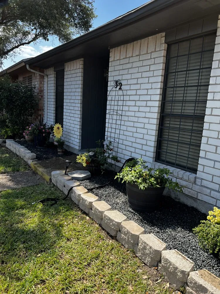 Affordable lawn mowing service experts serving Corpus Christi, TX - Fixed Income Landscaping