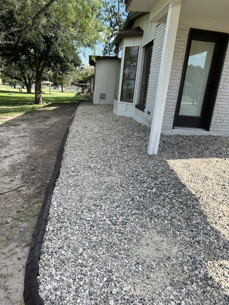 Reliable yard cleanup service in Corpus Christi, TX - Fixed Income Landscaping