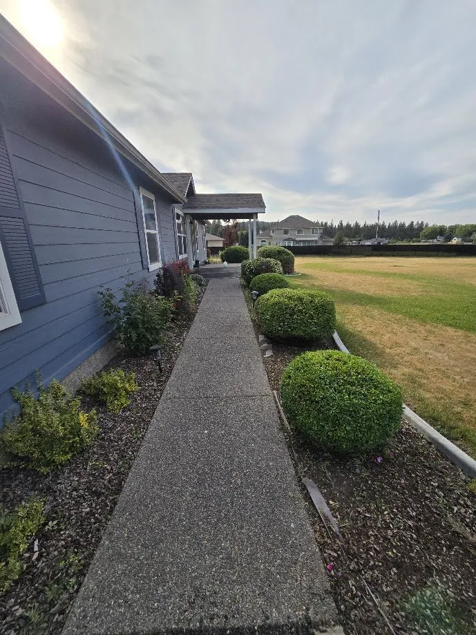 Professional garden landscaping for year-round maintenance across Elk, WA - Fixin Spokane