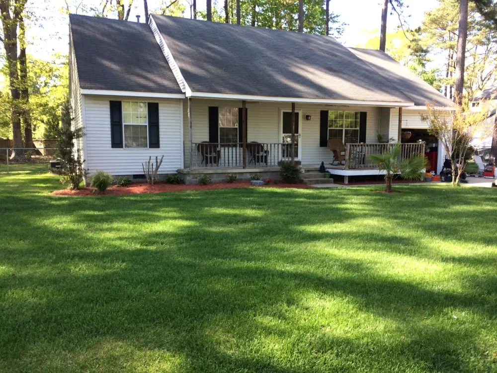 Top-rated lawn care service in Virginia Beach, VA by Fixtures Lawn and Landscape