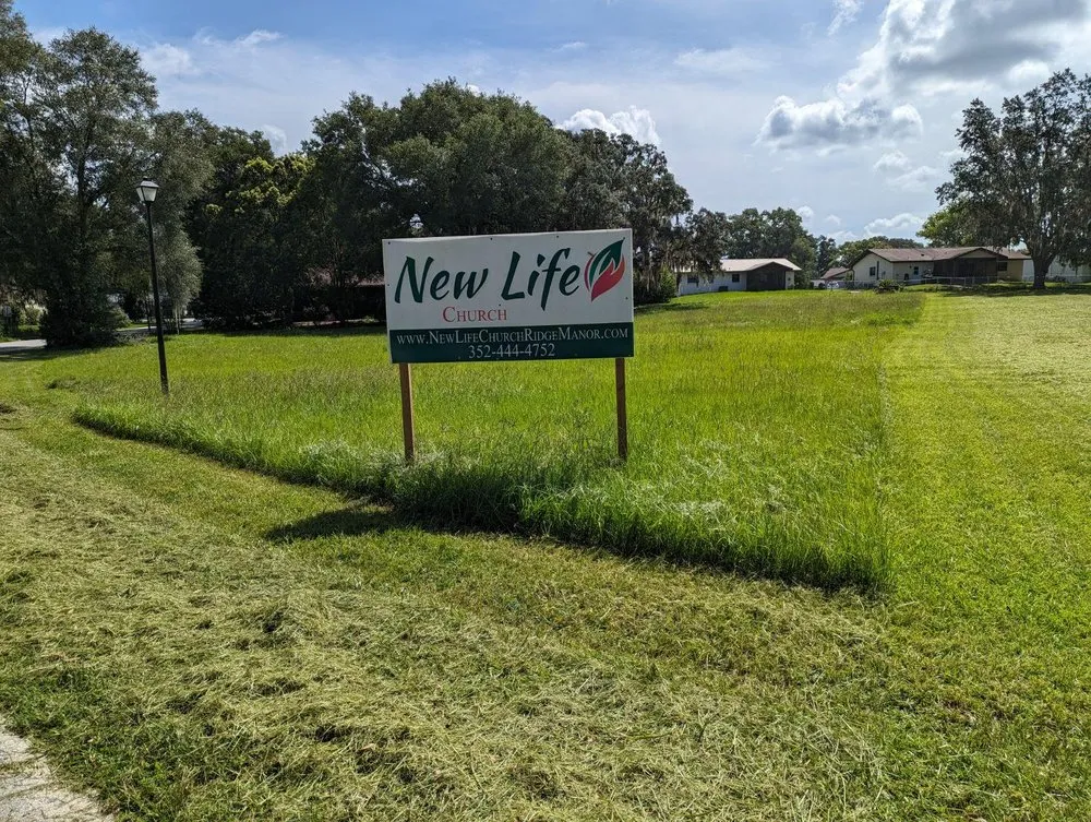 Custom yard maintenance in Brooksville, FL by F&J Curl