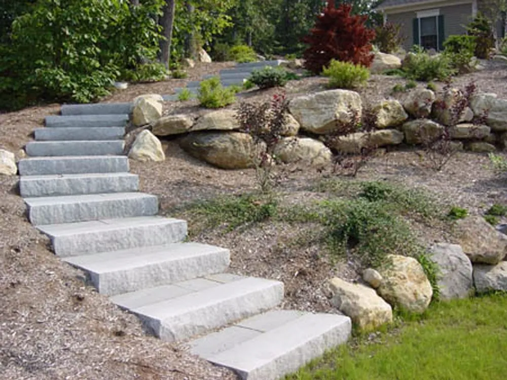 Local yard cleanup service for beautiful yards across Pontiac, MI - F&J Landscaping