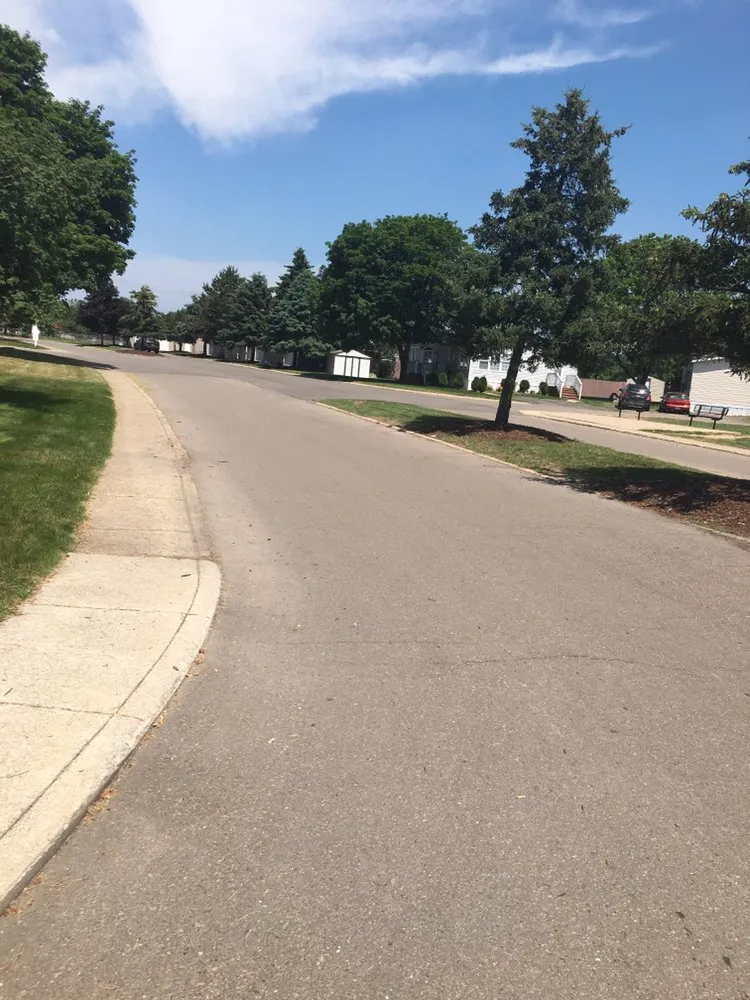 Custom yard cleanup service for homes in Pontiac, MI by F&J Landscaping