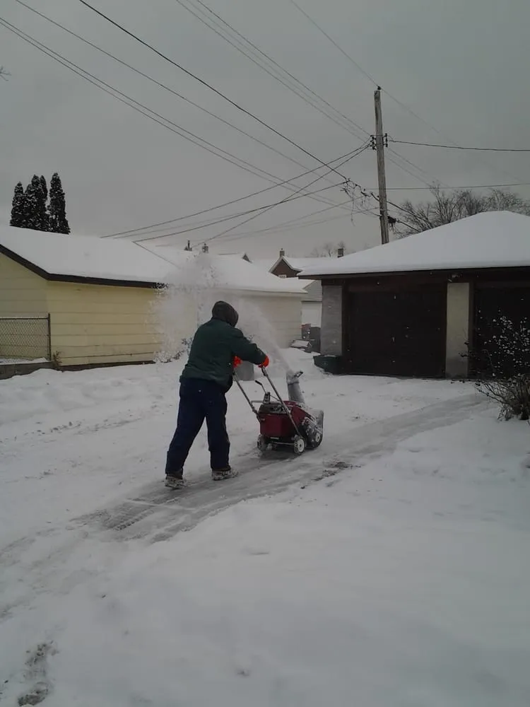 Expert yard cleanup service for beautiful yards across Minneapolis, MN - Fj Lawn Care