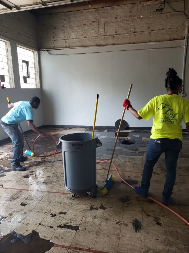 Top-rated yard cleanup service for year-round maintenance in Hazel Crest, IL by FLA Cleaning Service