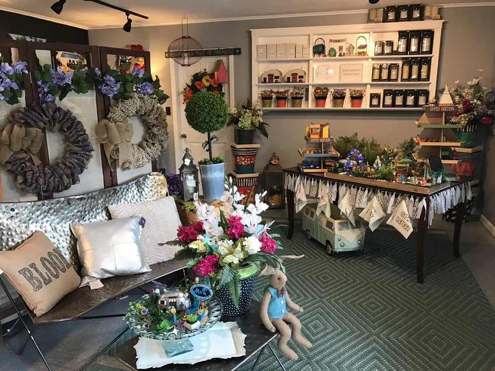 Reliable yard cleanup service experts serving Floyds Knobs, IN - Flanagan Landscape & Design