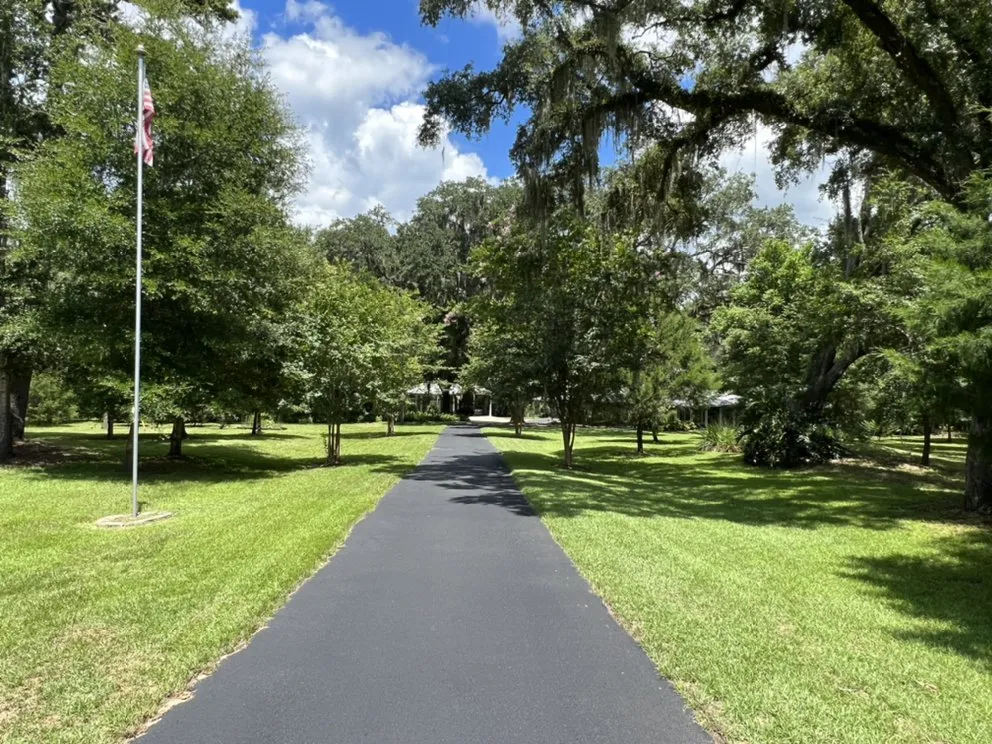 Top-rated yard maintenance for homes in Tallahassee, FL by Flash Lawn Maintenance