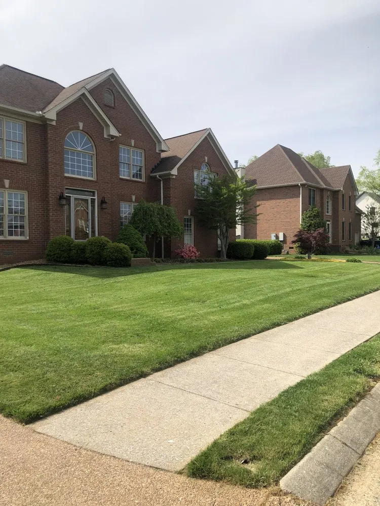Local lawn mowing service in Hendersonville, TN by Flatt’s Lawn Enforcement
