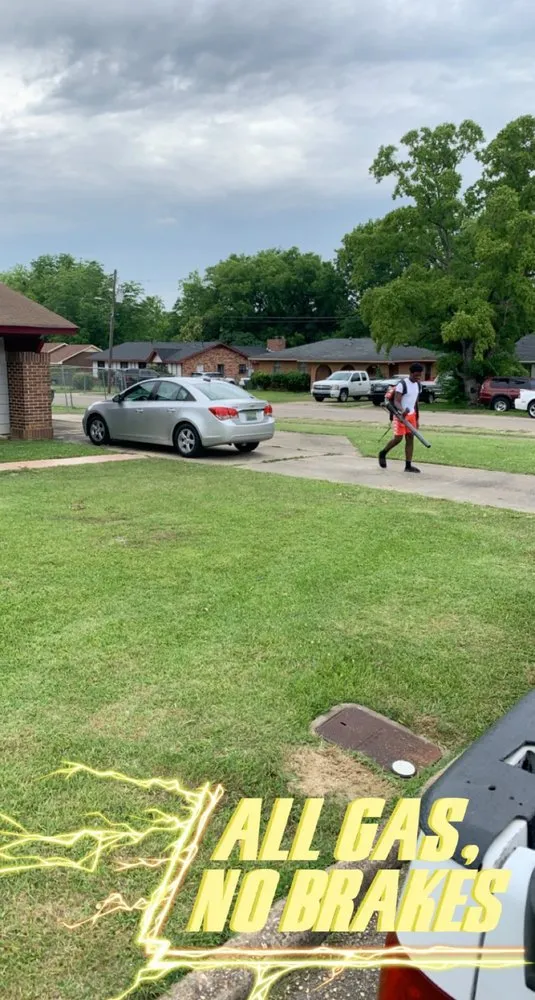 Custom yard cleanup service experts serving Montgomery, AL - Flatwood Lawn